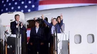 ترامب ينشر صور استقباله للمحتجزين الثلاثة