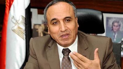 نقيب الصحفيين يطالب 