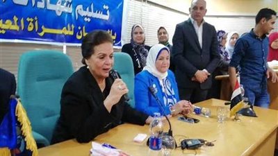 1323شهادة أمان للمرأة المعيلة من فرع المجلس القومي للمرأة بالبحيرة