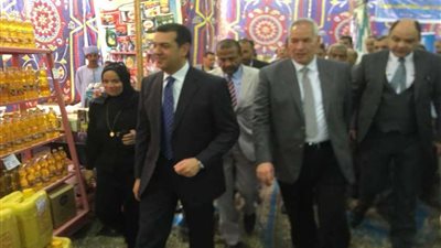 محافظ أسيوط يفتتح معرض 