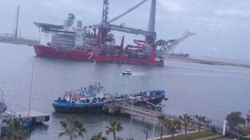 إغلاق موانئ السويس