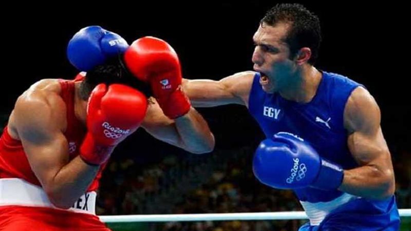 أربعة لاعبين مصريين