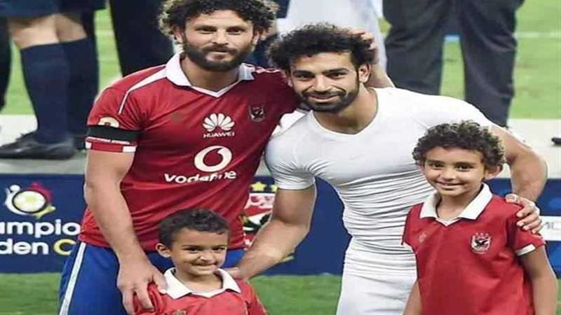 صلاح ينشر صورته مع