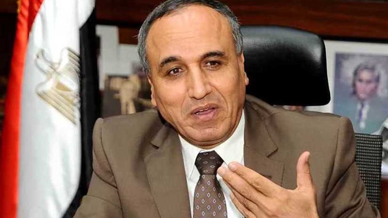 نقيب الصحفيين يطالب