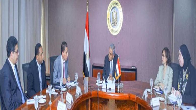وزير التجارة يبحث