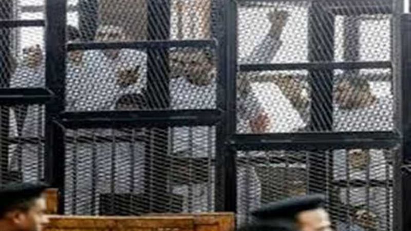 محاكمة 32 متهما بـخلية