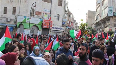 مسيرة حاشدة في رام الله تنديدا بقرار نقل السفارة الإسرائيلية إلى القدس