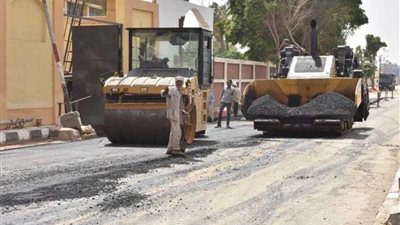 رصف 11 طريقا بأسيوط بتكلفة 32 مليونا