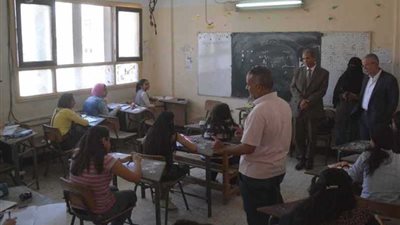 محافظ المنيا يتابع امتحانات الإعدادية