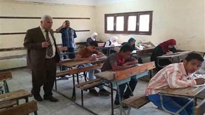 التحقيق مع ثلاثة ملاحظين بامتحانات الشهادة الإعدادية بالبحيرة