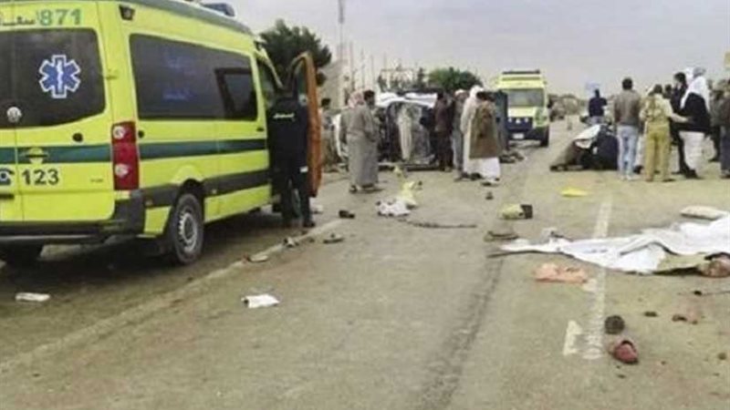 إصابة 11 شخصًا في