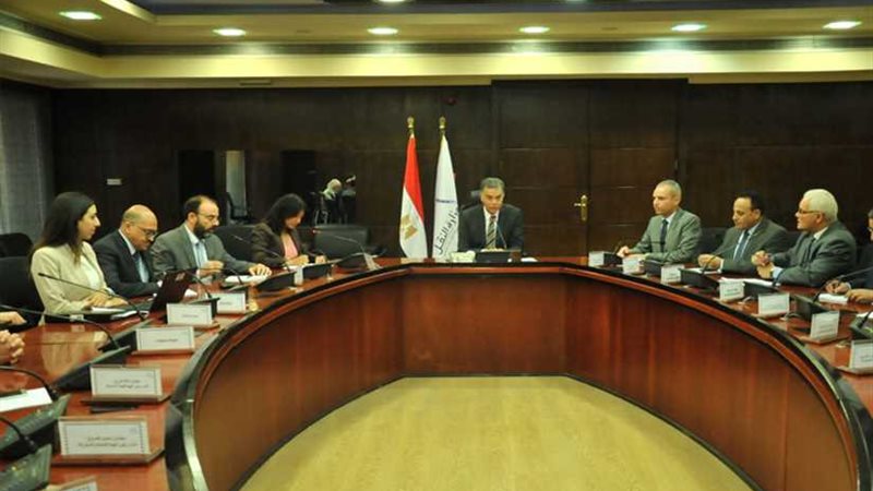 وزير النقل يلتقي