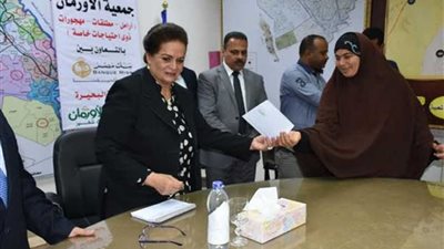 محافظ البحيرة تسلم 25 شهادة أمان لأرامل البحيرة