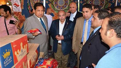 محافظ الغربية يفتتح ويتفقد معارض 