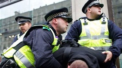 الشرطة البريطانية تعتقل شابا للاشتباه في عزمه شن أعمال إرهابية