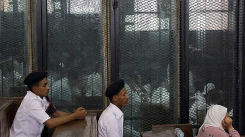 تأجيل محاكمة ٣٠ متهمًا