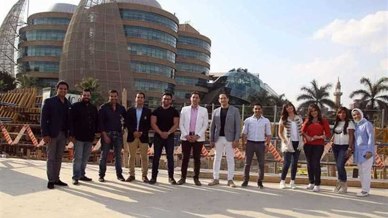 ١٢ إعلاميًا يجتمعون