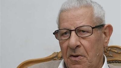 مكرم محمد أحمد يعلن تقرير المجلس الأول 