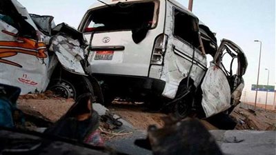 مصرع سائق وإصابة 14 في انقلاب ميكروباص بالصحراوي الغربي ببني سويف