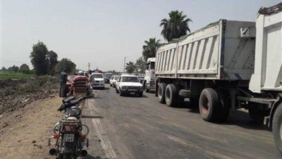 انقلاب مقطورة محملة بالبنجر على طريق المنصورة - جمصة