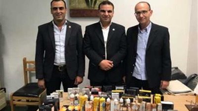 جمارك مطار برج العرب تحبط محاولة تهريب عطور