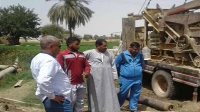 700 ألف جنيه لدق بئرين مياه بالقصير بالقوصية لحل مشكلة ضعف المياه