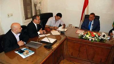 توقيع عقد إنشاء مخازن للتمور المبردة بالواحات البحرية