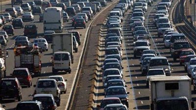 توقف حركة المرور أعلى كوبرى أكتوبر بسبب سيارة معطلة