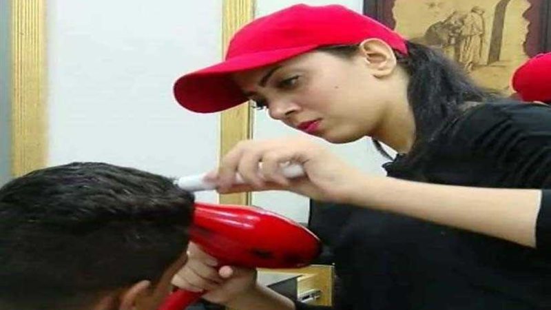 فتاة تشعل السوشيال