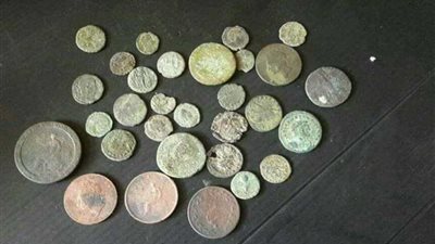 إحباط تهريب 30 عملة معدنية أثرية من ميناء الإسكندرية