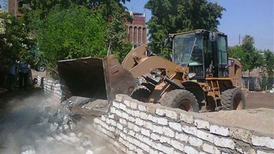 إزالة 9 حالات تعد على الأراضي وصيانة الإنارة بالمنيا