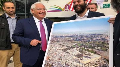 الأزهر يستنكر استعراض السفير الأمريكي صورة للقدس دون الأقصى