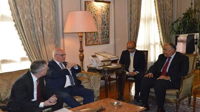 زعيم الأغلبية بالبرلمان الألماني لـ