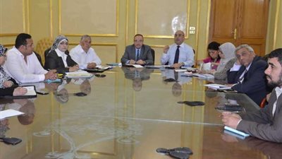 بني وسويف والإسكان يبحثان تنفيذ محور 