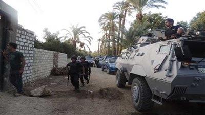 تصفية هارب من 370 سنة أحكامًا