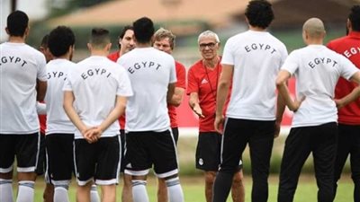 كوبر يجتمع باللاعبين قبل التوجه للمران