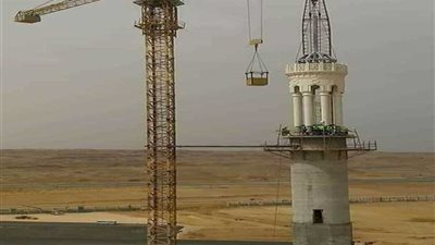 تركيب أول أجزاء مئذنة 