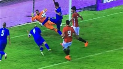 فهد الأنصاري يسجل هدفًا للكويت في شباك مصر