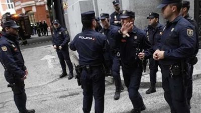 الشرطة الإسبانية تعتقل مسنًا يسطو على البنوك منذ 35 عامًا