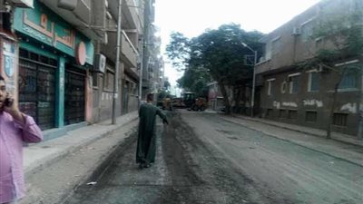 استكمال أعمال الرصف ورفع المخلفات من أمام سور جامعة الأزهر بأسيوط