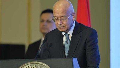 رئيس الوزراء يعقد لقاء مع مسؤولي السكة الحديد