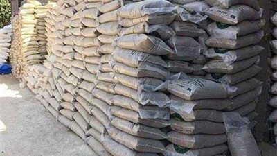 ضبط 2 طن أسمدة مدعمة بحوزة سائق ببني سويف