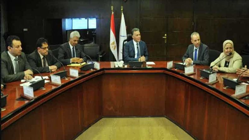 وزير النقل يستقبل