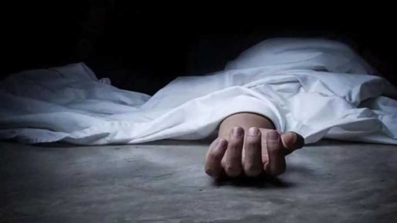 رضيع يقتل أمه