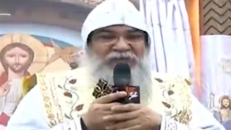 الأنبا مكاريوس:نقف