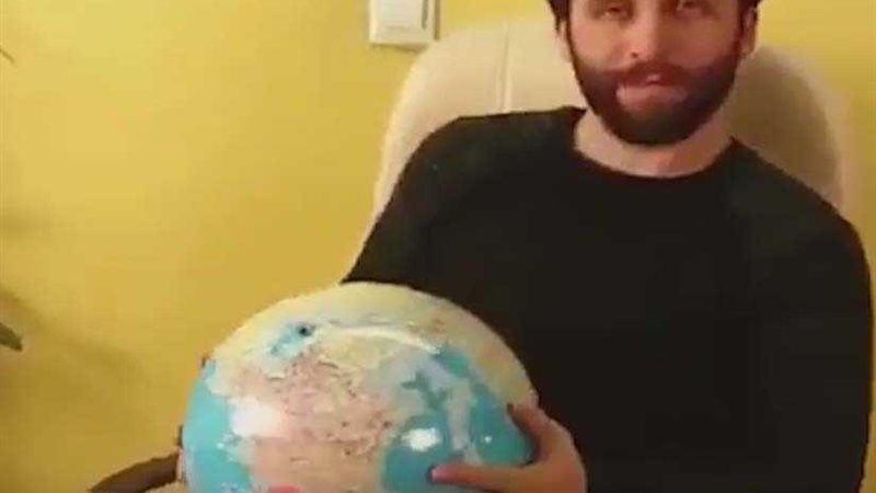 إعلان دنماركي يصور