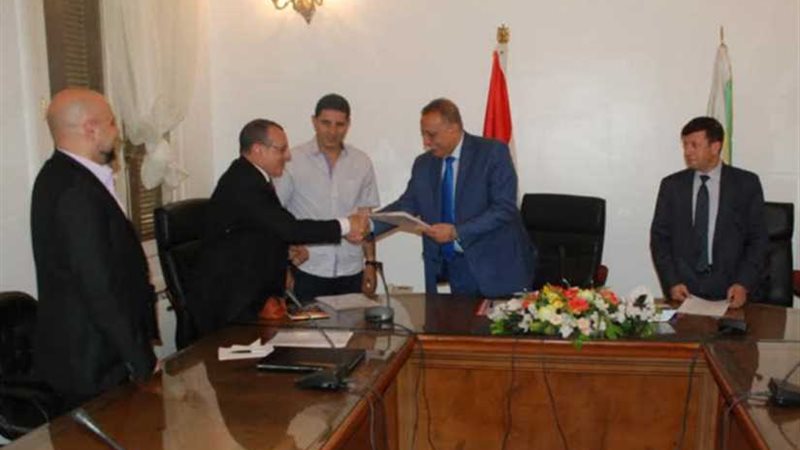 توقيع عقد إنشاء مخازن