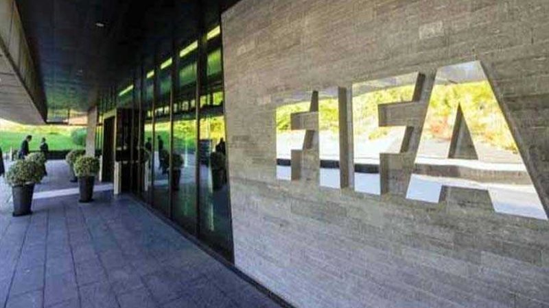 الفيفا يدعو المشجعين