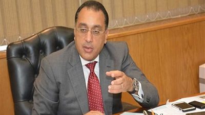 الإسكان: توصيل الصرف الصحي لـ42 قرية بالجيزة