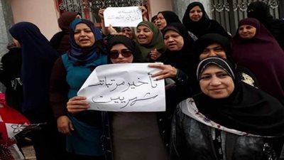 العاملون بمشروع التغذية المدرسية يطالبون بصرف حقوقهم وتثبيتهم